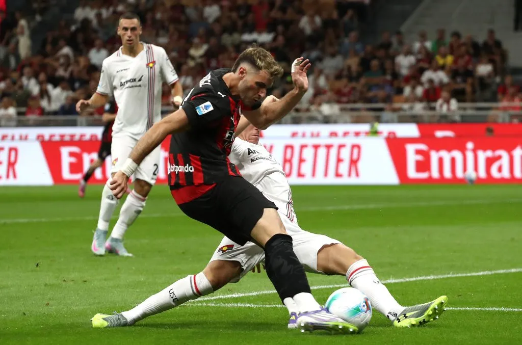 Santiago Giménez repetiría como titular en Serie A [foto: Getty]