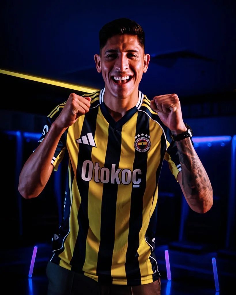 Edson Álvarez fichó por Fenerbahce para la temporada 2025-2026 ras salir de West Ham. (Fenerbahce oficial)