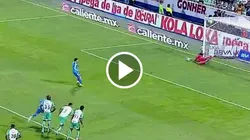 El momento en el que Carlos Acevedo contuvo el penal de Ángel Correa.
