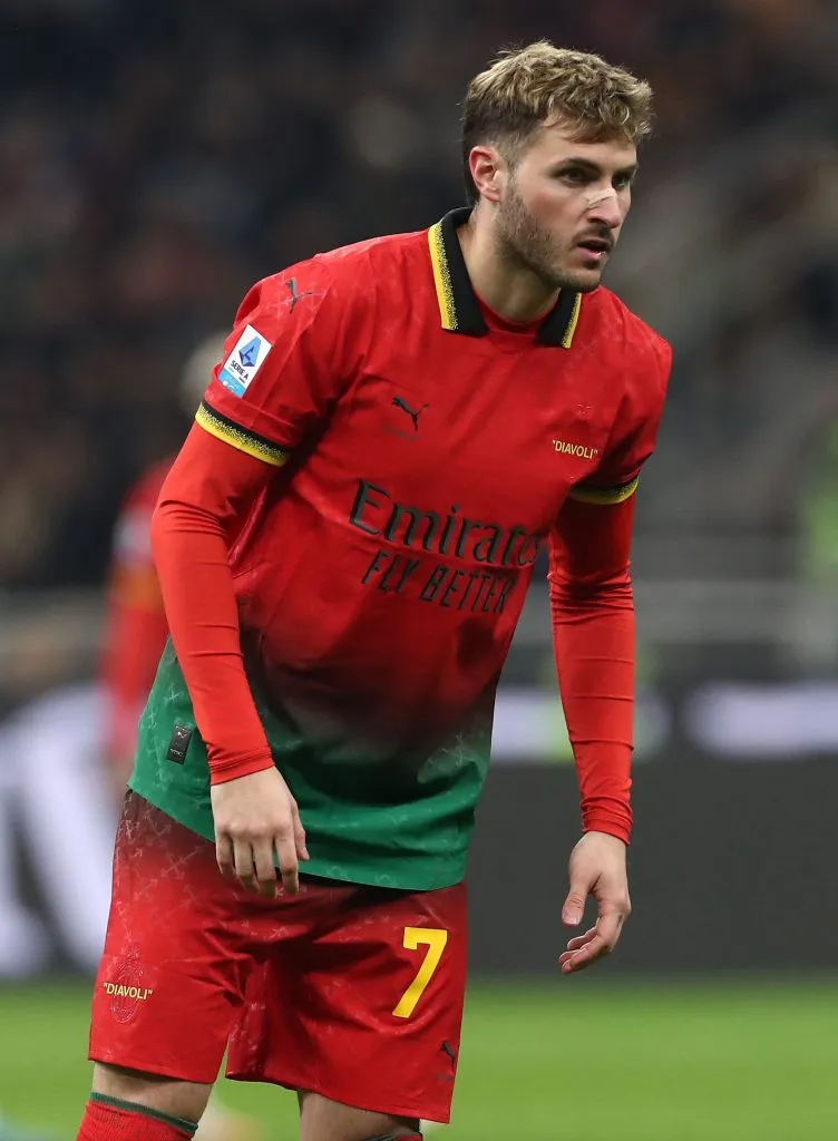 Santiago Giménez continuará en Milan. (Getty Images)