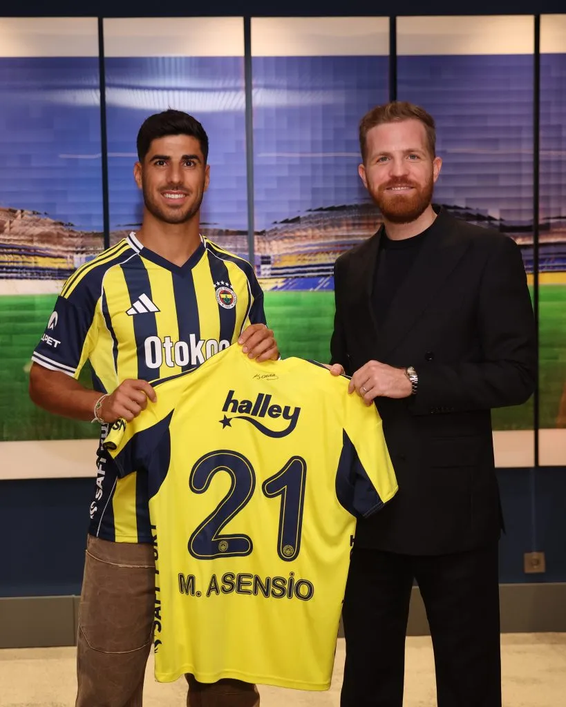 Marco Asensio en su presentación con Fenerbahce (@Fenerbahce)
