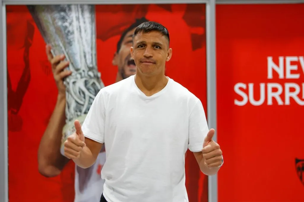 Alexis Sánchez llegó a Sevilla (@Orgullo_Nervion)