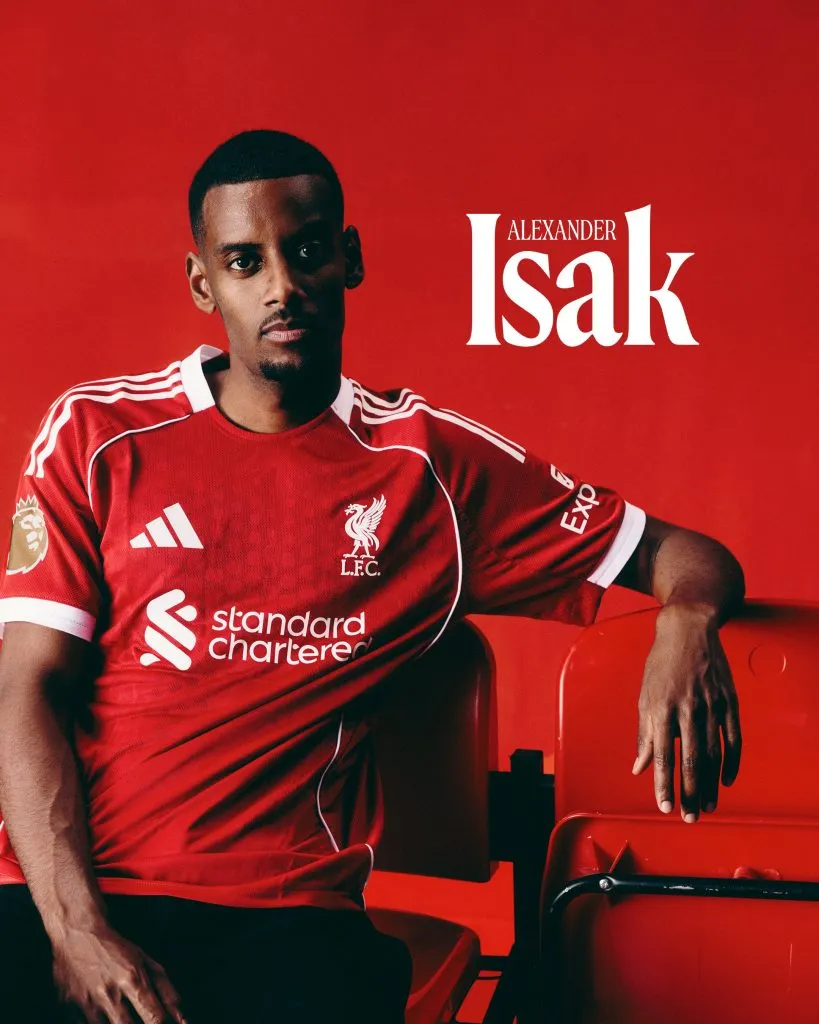 La primera foto de Isak con la playera de Liverpool (@LFC)