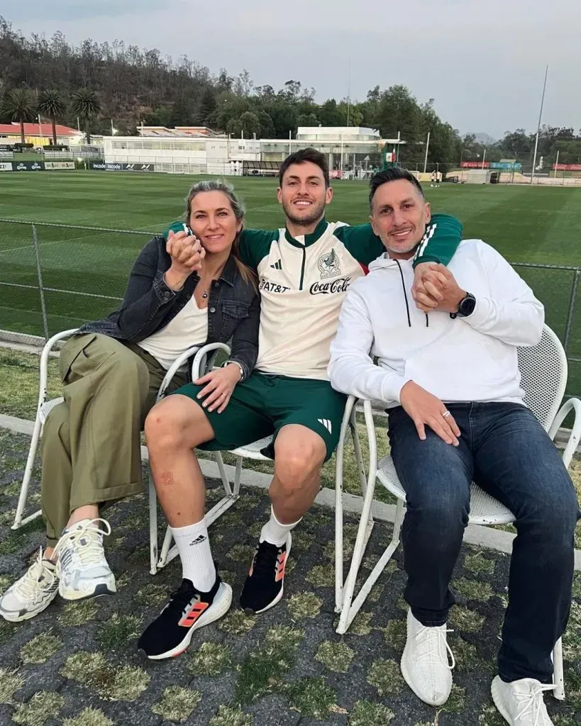 Santi Giménez junto a Chaco y su madre (Fuente: @sant.gimenez)