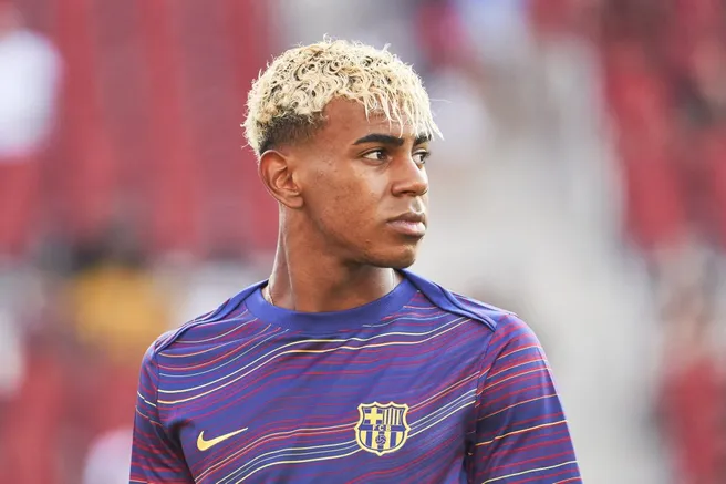 Lamine Yamal aseguró que se habla de su vida fuera de la cancha debido a la repercusión que genera su figura. (Getty Images)