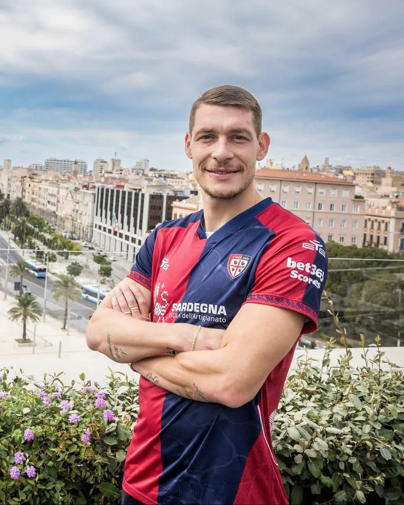 Andrea Bellotti se quedó en Italia y no llegará a Pumas [Foto: Cagliari]