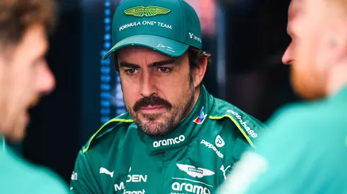 Fernando Alonso seguirá corriendo para Aston Martin en 2026