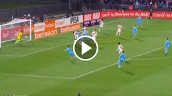 Rodrigo Aguirre ganó de cabeza y abrió el marcador.