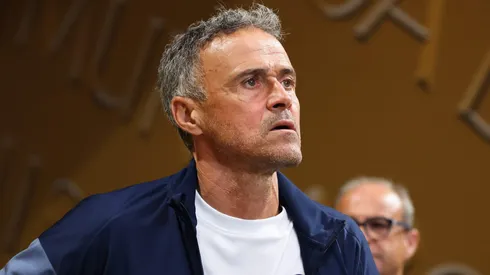Luis Enrique, recientemente operado de una fractura en la clavícula, deberá evaluar alternativas para el debut de PSG en Champions.