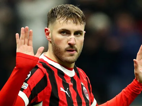 Revelan quién convenció a Santiago Giménez de quedarse en Milan