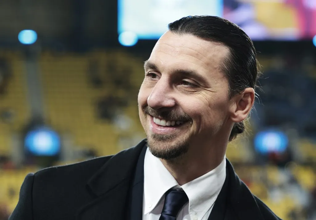 Zlatan Ibrahimovic convenció a Santiago Giménez de seguir en Milan, según informó Antonio Vitielo. (Getty Images)