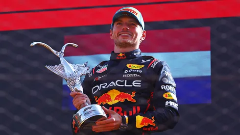 Max Verstappen con el trofeo del GP de Italia
