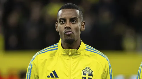 Alexander Isak no es titular con Suecia