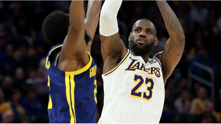 LeBron James con el jugador de Warriors que llegaría a Lakers.
