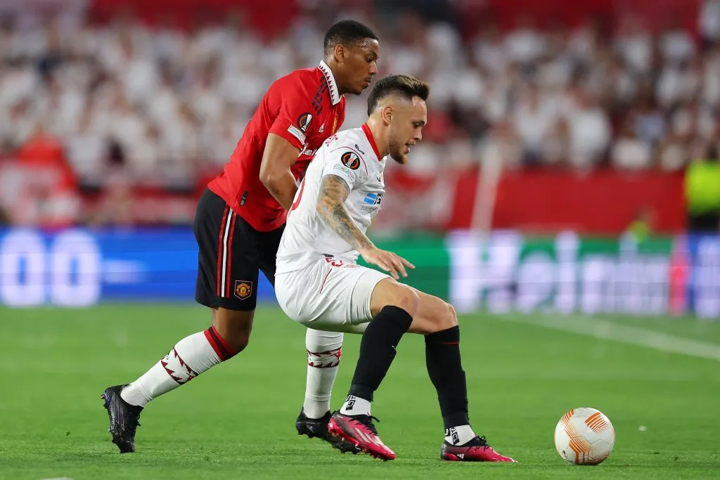 Martial y Ocampos no sólo fueron compañeros: también rivales [Foto: Getty]