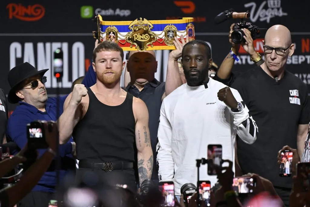 Canelo y Terence Crawford posan en la previa del combate (GETTY IMAGES)