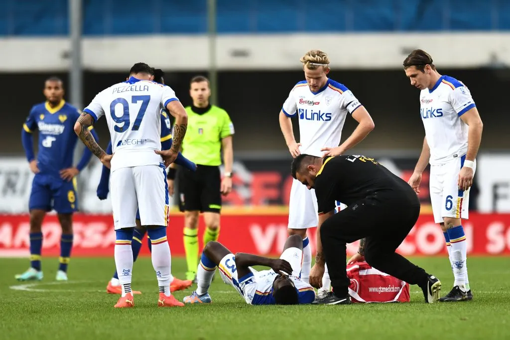 Una de las lesiones que sufrió Samuel Umtiti en Lecce (GETTY IMAGES)