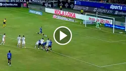 Keylor Navas y un atajadón ante Benedetti.