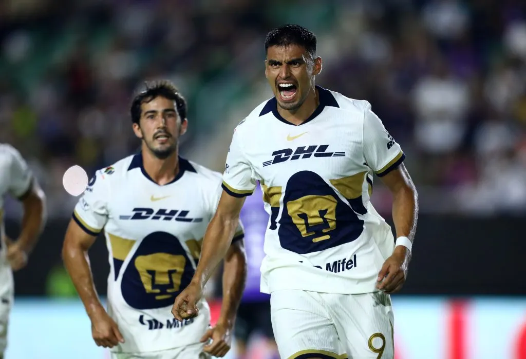 Guillermo Martínez convirtió un doblete ante Mazatlán (Getty Images)