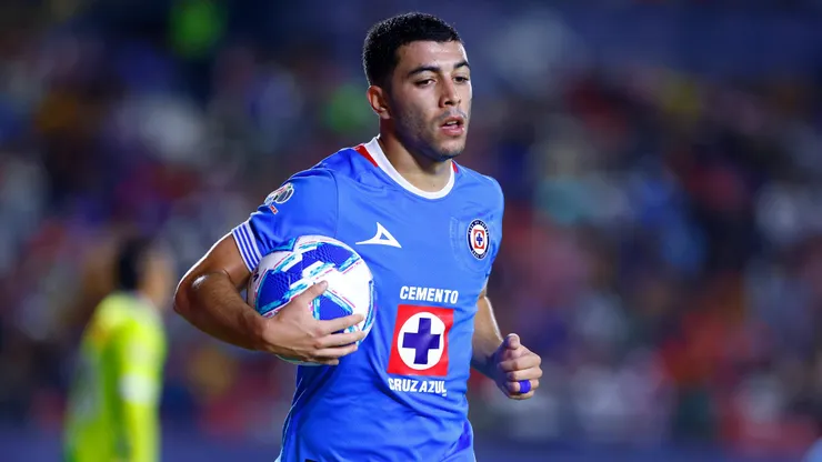 Erik Lira no será titular ante Pachuca esta tarde.
