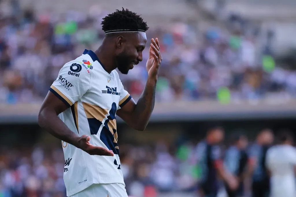 Álvaro Angulo celebra su presente en Pumas UNAM [foto: Getty]