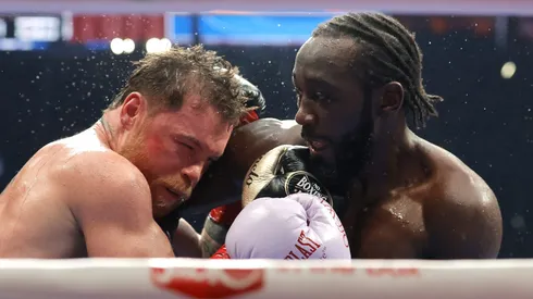 Canelo Álvarez sufrió de manera inesperada la pelea ante Terence Crawford.