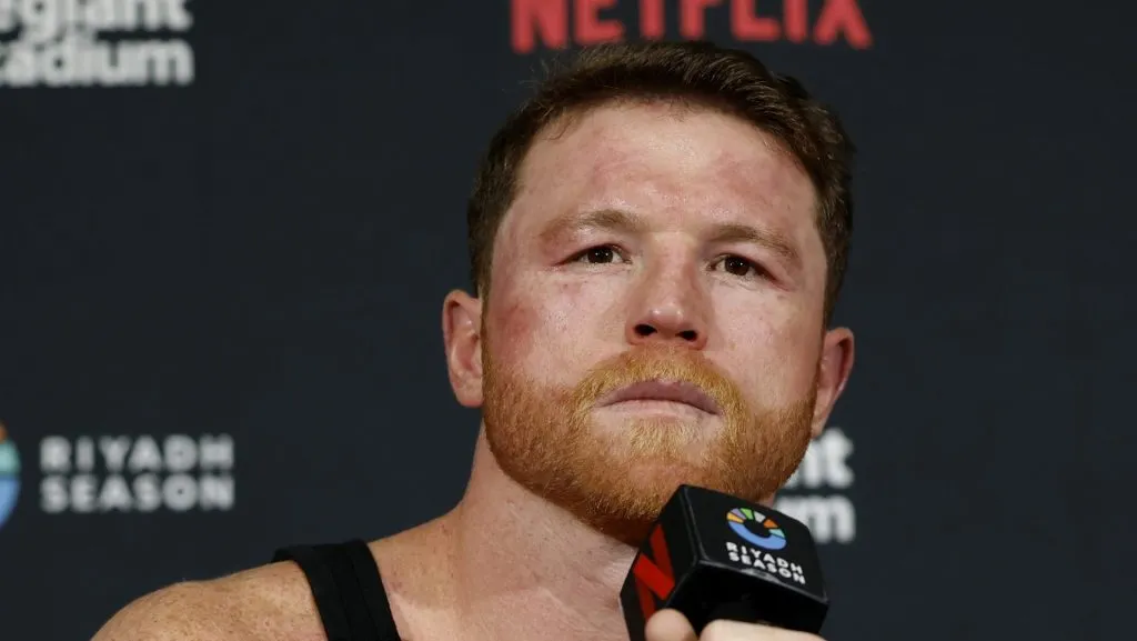 Canelo Álvarez quedó visiblemente herido luego de su pelea ante Terence Crawford. (GETTY IMAGES)