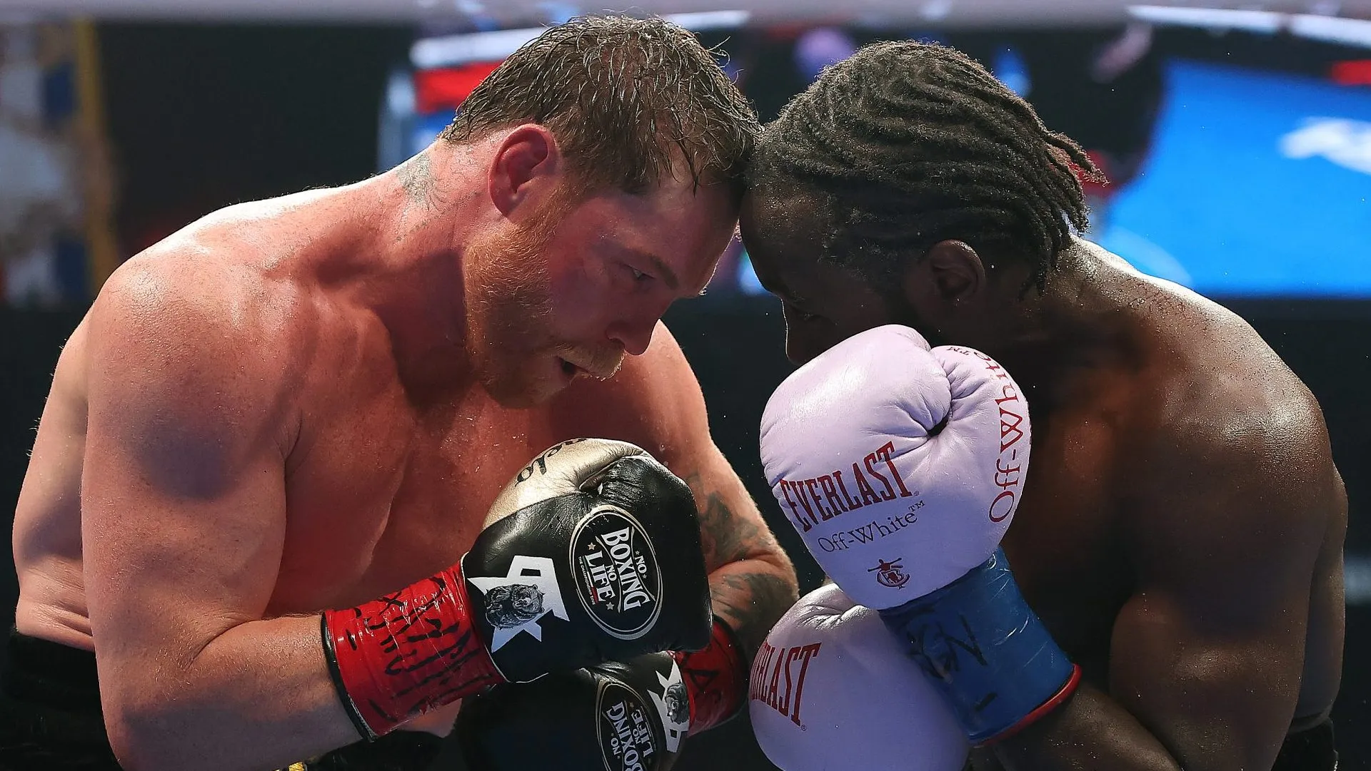 Eddie Hearn no ve muy posible una revancha entre Canelo Álvarez y Terence Crawford.