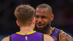 LeBron y el jugador que Lakers cortaría.