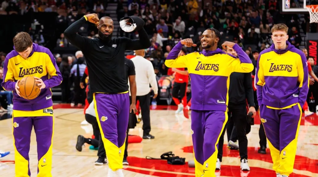 Uno de estos jugadores sería cortado por Lakers. (Foto: Getty Images)