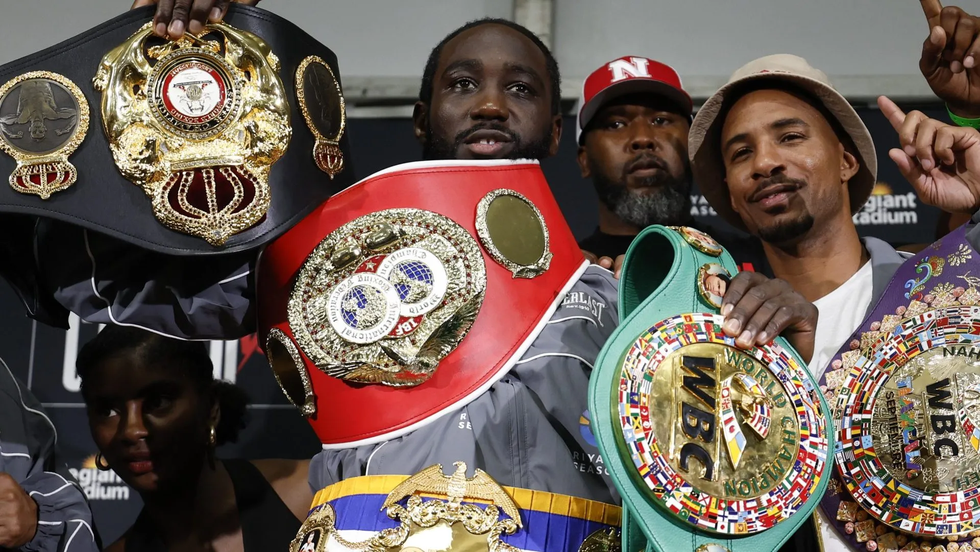 Terence Crawford tuvo un peculiar gesto para con Canelo Álvarez luego de vencerlo en Las Vegas
