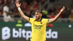 Santiago Giménez no anota de manera oficial con Milan desde mayo pasado.