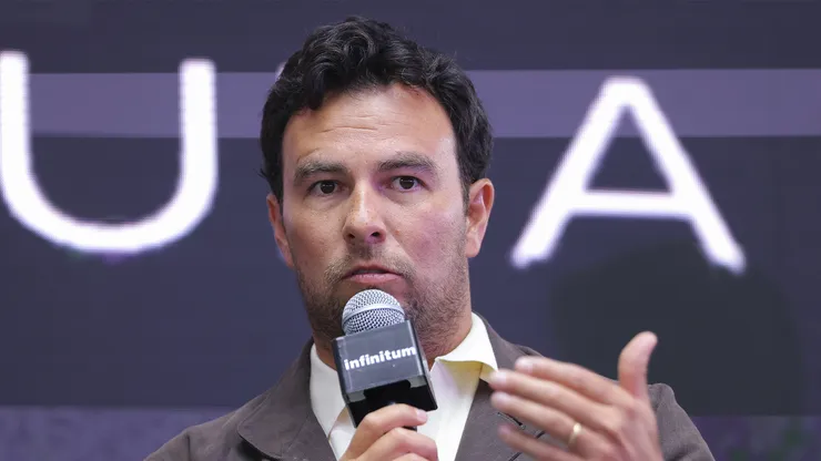 Checo Pérez en una presentación de Cadillac