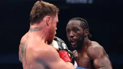 Terence Crawford respondió si le dará la revancha a Canelo Álvarez.