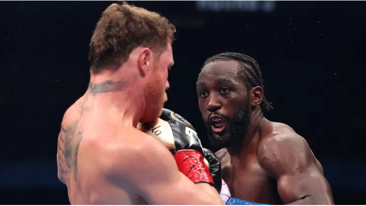 Terence Crawford respondió si le dará la revancha a Canelo Álvarez.