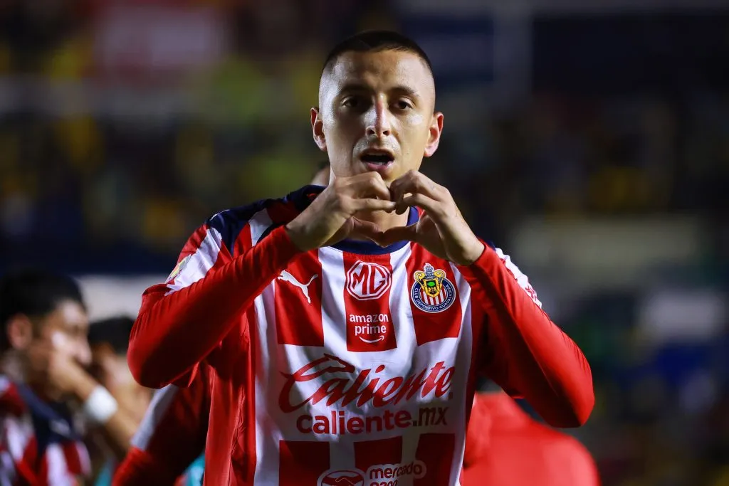 Roberto Alvarado podría perderse el juego ante Tigres por un supuesto esguince de tobillo derecho. (Getty Images)