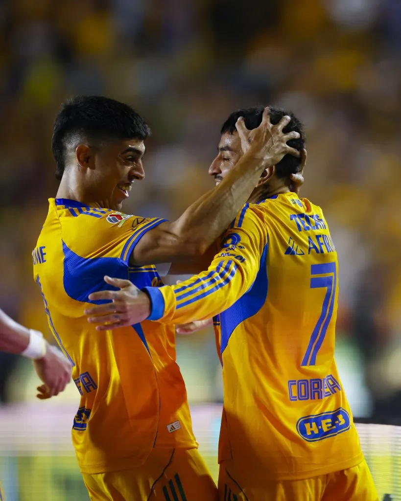 Juan Brunetta y Ángel Correa en un festejo de gol (Imago7)