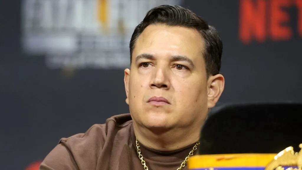 Eddy Reynoso despejó dudas sobre el futuro de Canelo Álvarez y confirmó que seguirá boxeando. (GETTY IMAGES)