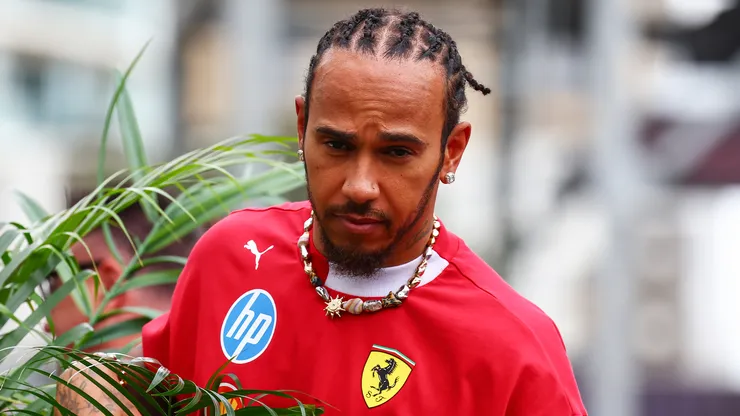 Lewis Hamilton en Baku con Ferrari