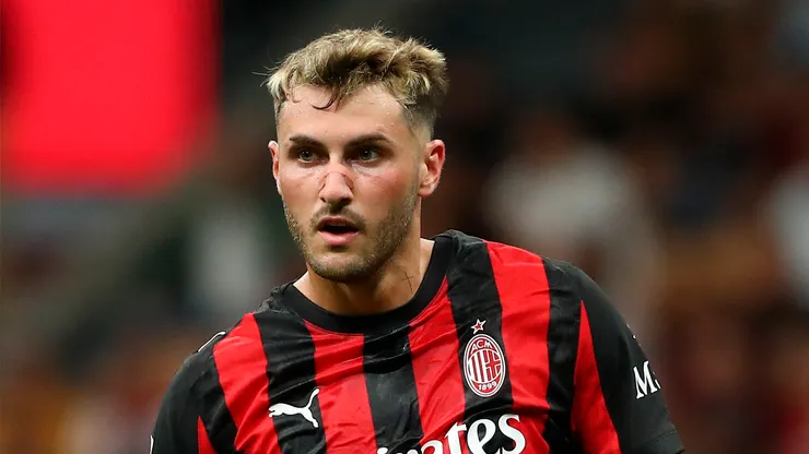 Santiago Giménez en Milan