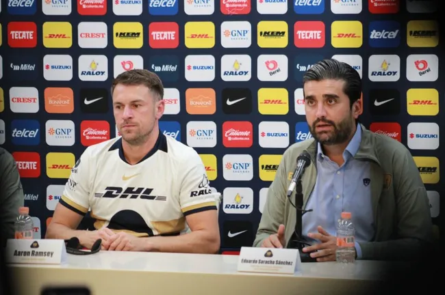 Eduardo Saracho, habitué en las presentaciones, furioso por Martial.