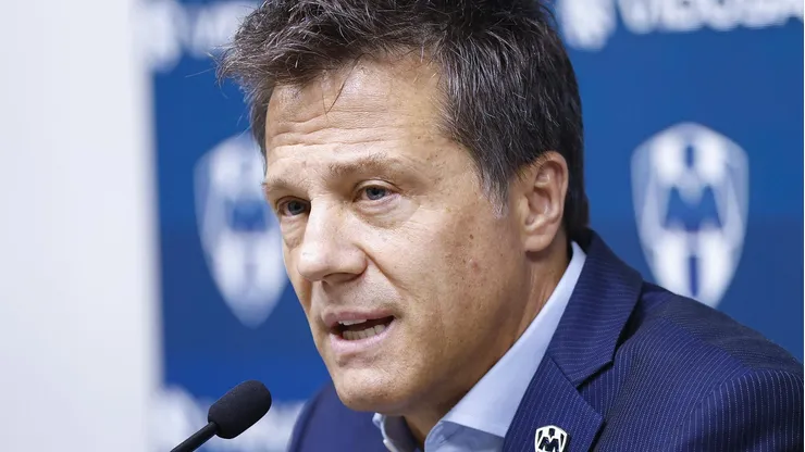 Tato Noriega durante la conferencia de prensa de presentación de Anthony Martial como jugador de Rayados.