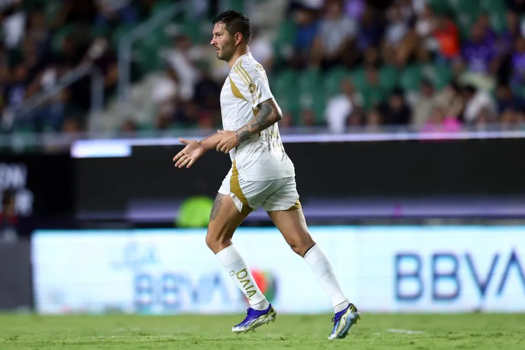 André-Pierre Gignac (foto) y Javier Aquino se quedarán en Monterrey para preservar sus físicos pensando en el próximo juego ante Atlas. (Getty Images)