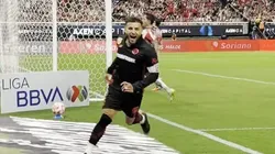 Alexis Vega no se guardó nada y festejó su anotación.