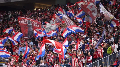 La afición de Chivas expresó su enojo tras la humillante derrota de local ante Toluca