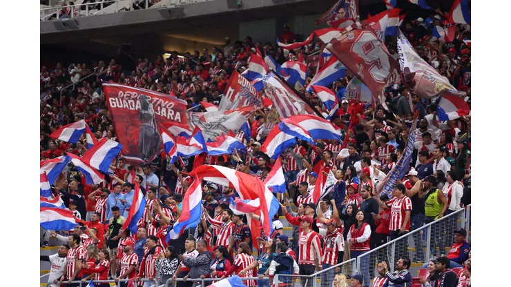 La afición de Chivas expresó su enojo tras la humillante derrota de local ante Toluca
