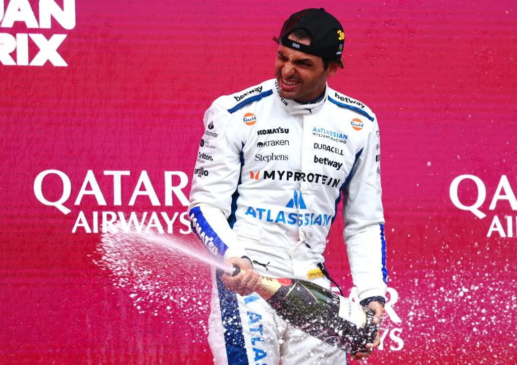 Carlos Sainz en el podio de Baku 2025 (GETTY IMAGES)