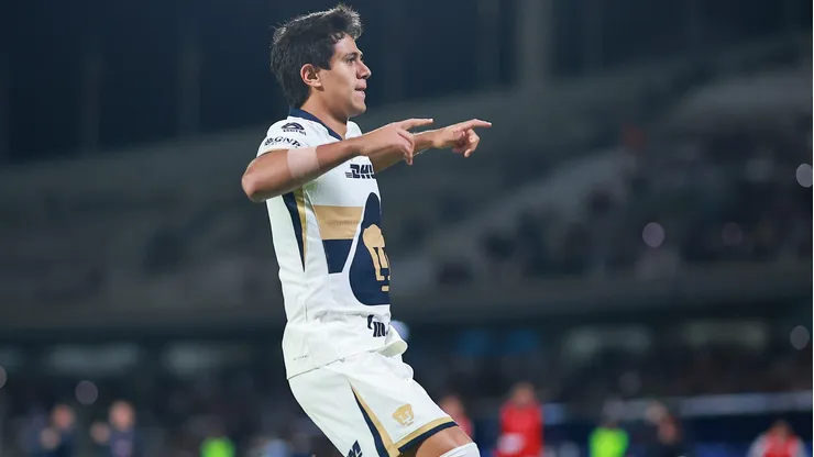 Macías anotó para Pumas por segundo partido consecutivo.