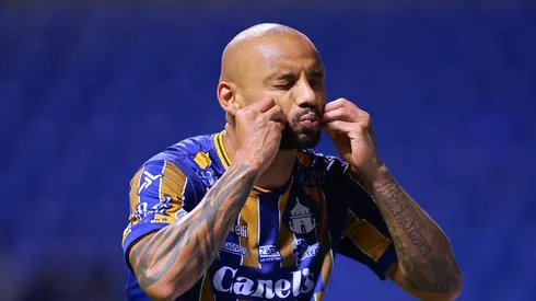 Joao Pedro fue figura ante Santos Laguna.