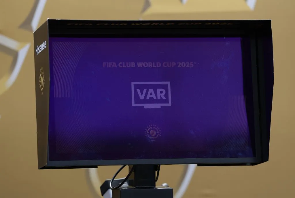 La tecnología Football Video Support (FVS) será probada en el Mundial Sub-20 como una versión simplificada del VAR. (Getty Images)